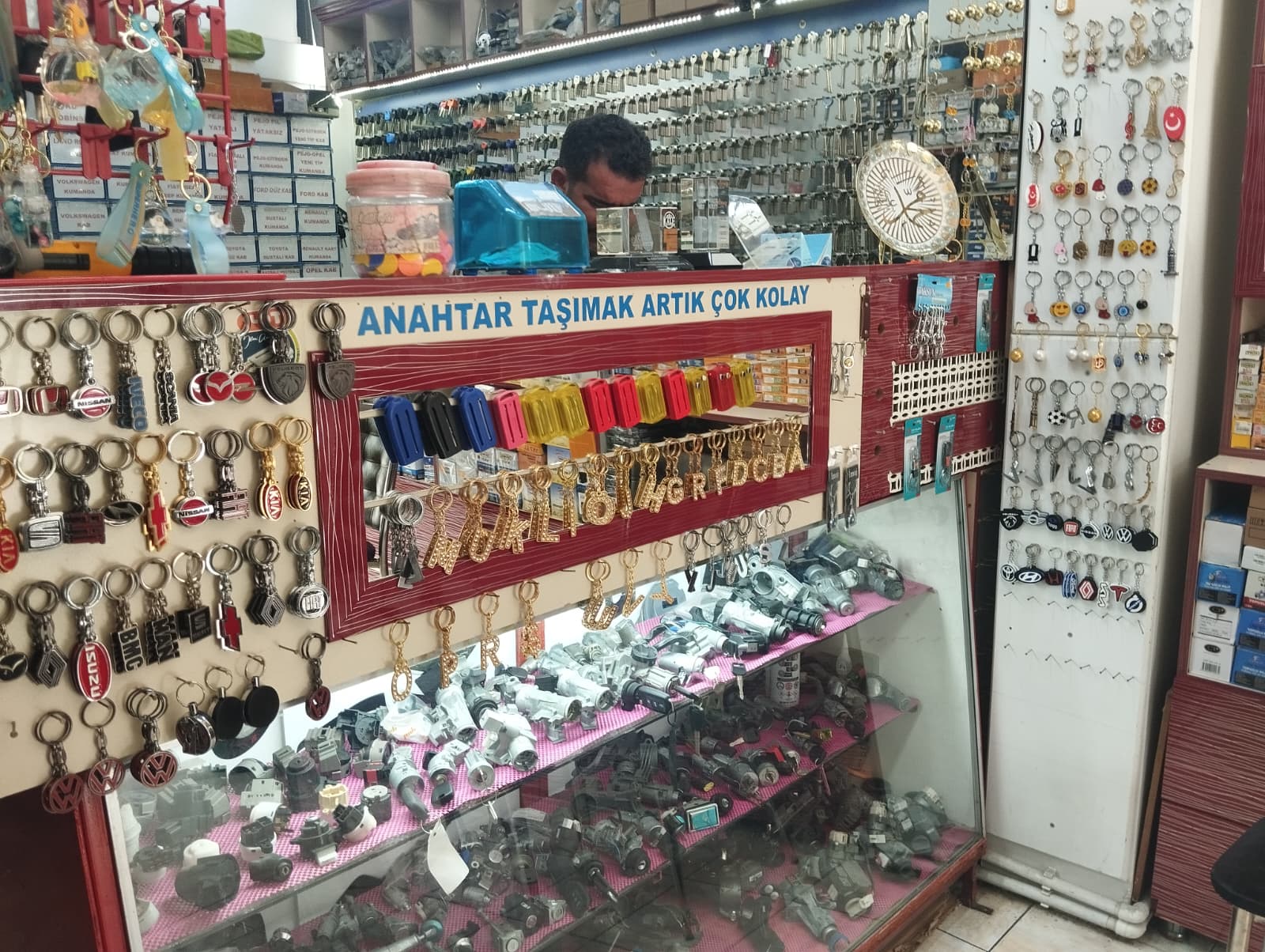 Metal Anahtarlıklar ve Oto Kilit Göbekleri Modelleri ve Fiyatları Metal Anahtarlıklar ve Oto Kilit Göbekleri - Palandöken Anahtar Erzurum Çilingir Yetkili Bayii
